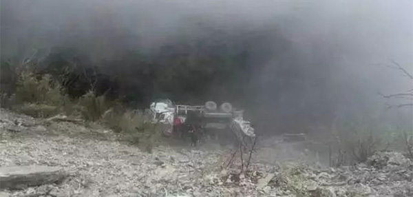 SANY STC250 TRUCK CRANE RESCUE A FALLEN TRUCK FROM THE HILLSIDE.jpg SANY STC250 TRUCK CRANE RESCUE A FALLEN TRUCK FROM THE HILLSIDE.jpg