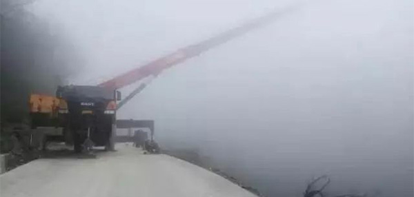 SANY STC250 TRUCK CRANE RESCUE A FALLEN TRUCK FROM THE HILLSIDE.jpg SANY STC250 TRUCK CRANE RESCUE A FALLEN TRUCK FROM THE HILLSIDE.jpg