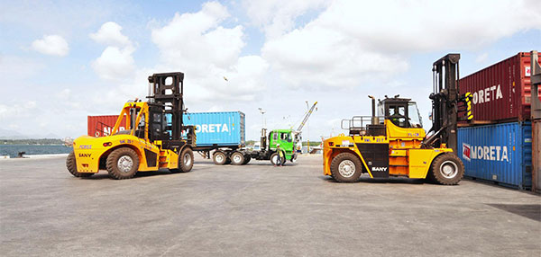 forklift trucks.jpg