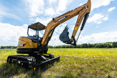 How to operate a mini excavator: training tips for novice operators