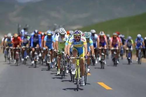 SANY road machinery supports the successful convention of the Tour of Qinghai Lake SANY road machinery supports the successful convention of the Tour of Qinghai Lake