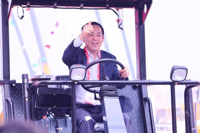Excon 2017 Opens, President Xiang Wenbo Test-drives Local Roller Excon 2017 Opens, President Xiang Wenbo Test-drives Local Roller