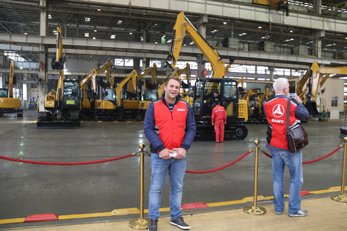 Loret, SANY’s excavator dealer from Belgium.jpg