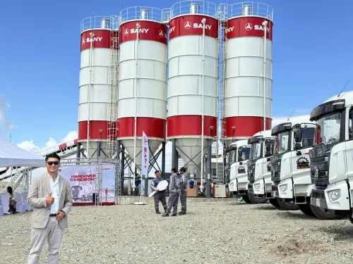Un impianto di betonaggio e dieci autobetoniere da 12 metri cubi sono stati consegnati a un'impresa di costruzioni in Mongolia.