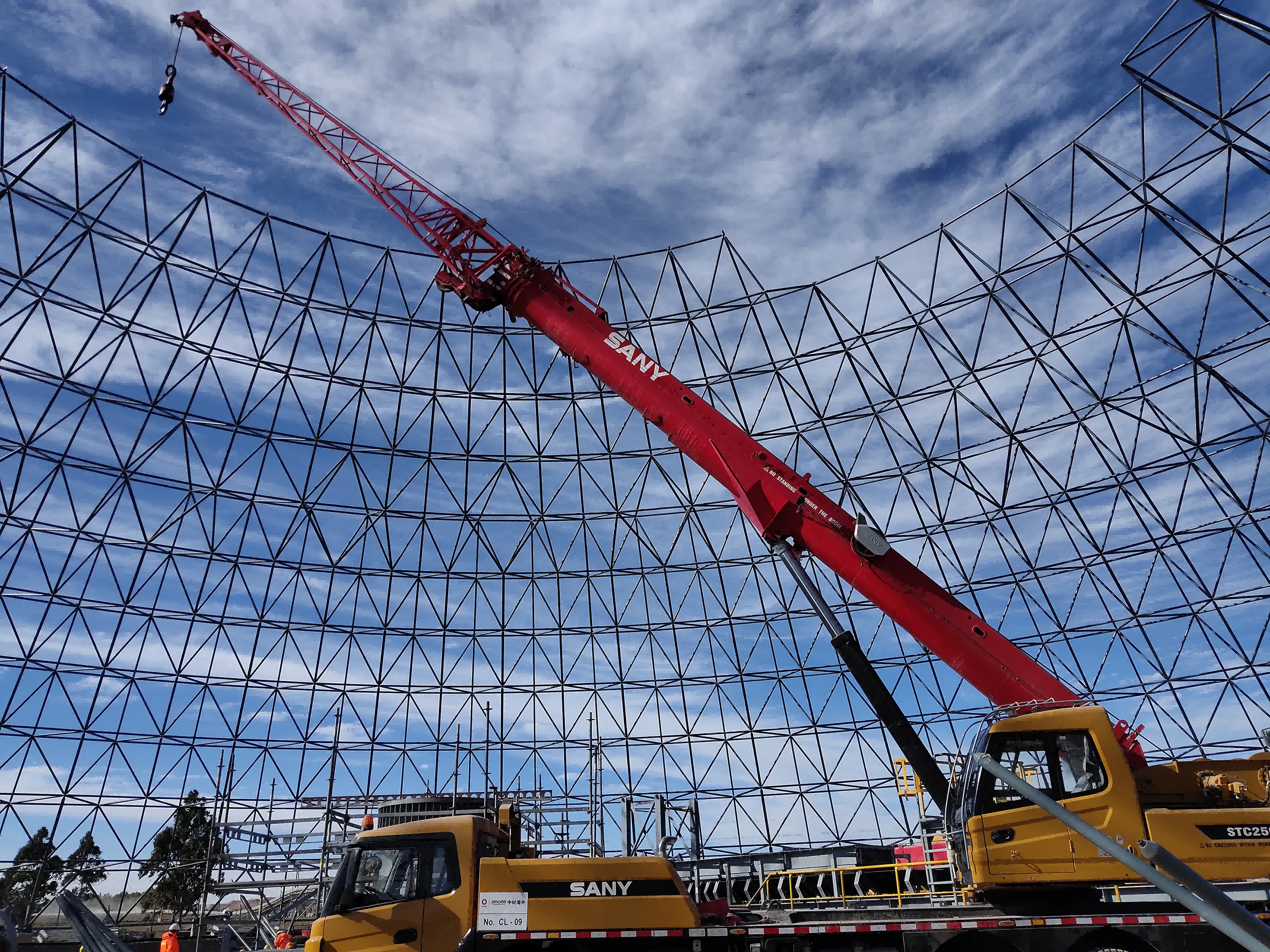 Crane boom working in the air