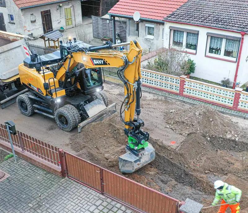 Wheel excavator in operation