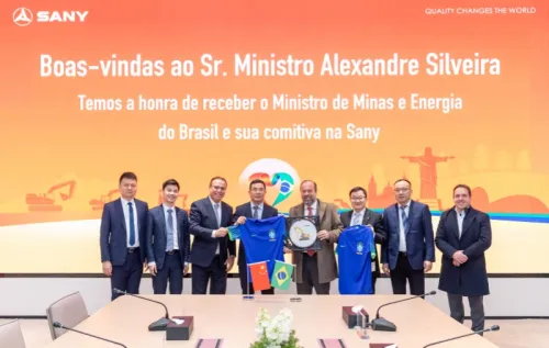 Ministro de Minas e Energia do Brasil visita o Parque Industrial da SANY Heavy Machinery em Kunshan