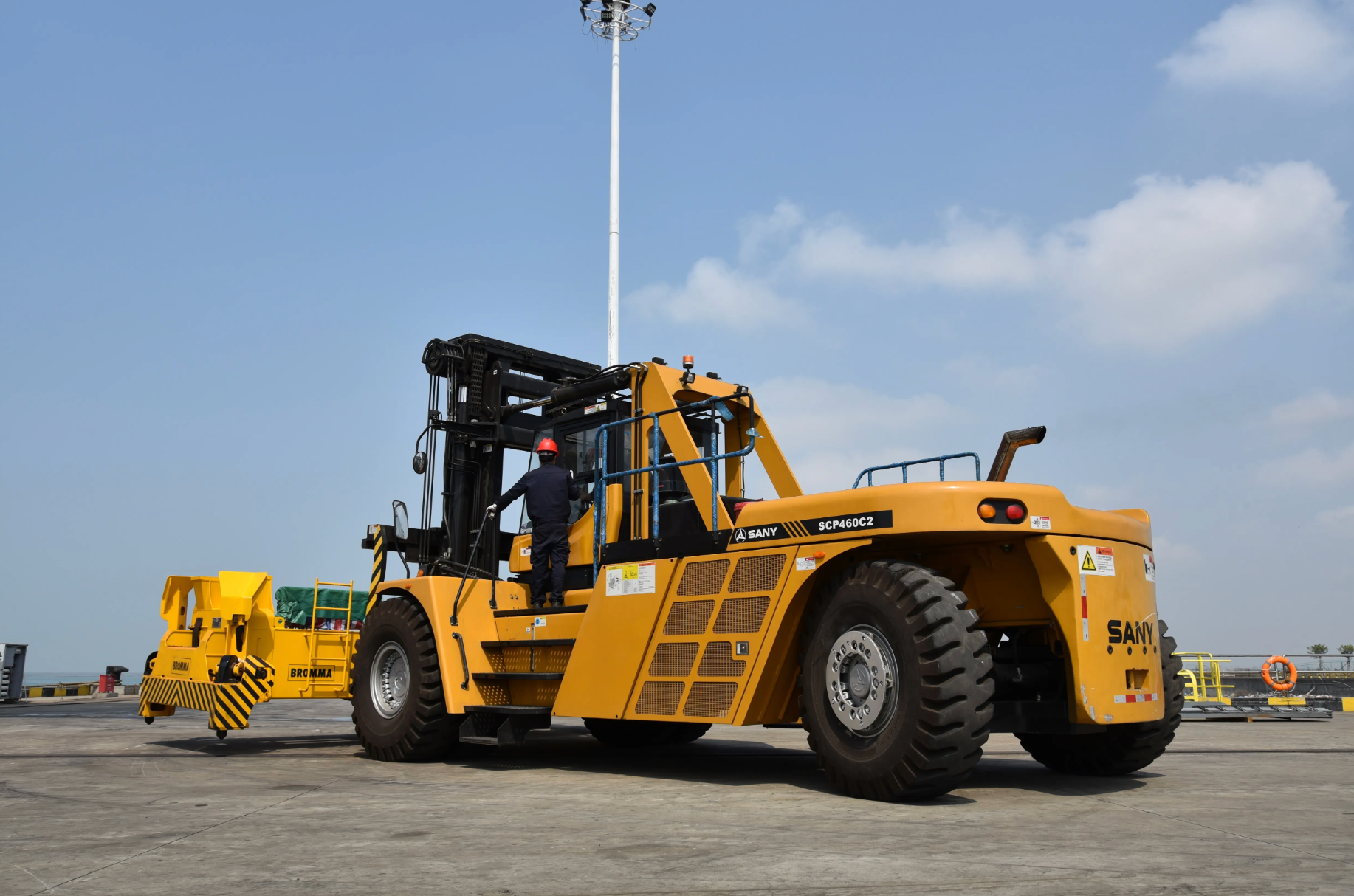 SANY forklift truck with a rated capacity of 46T