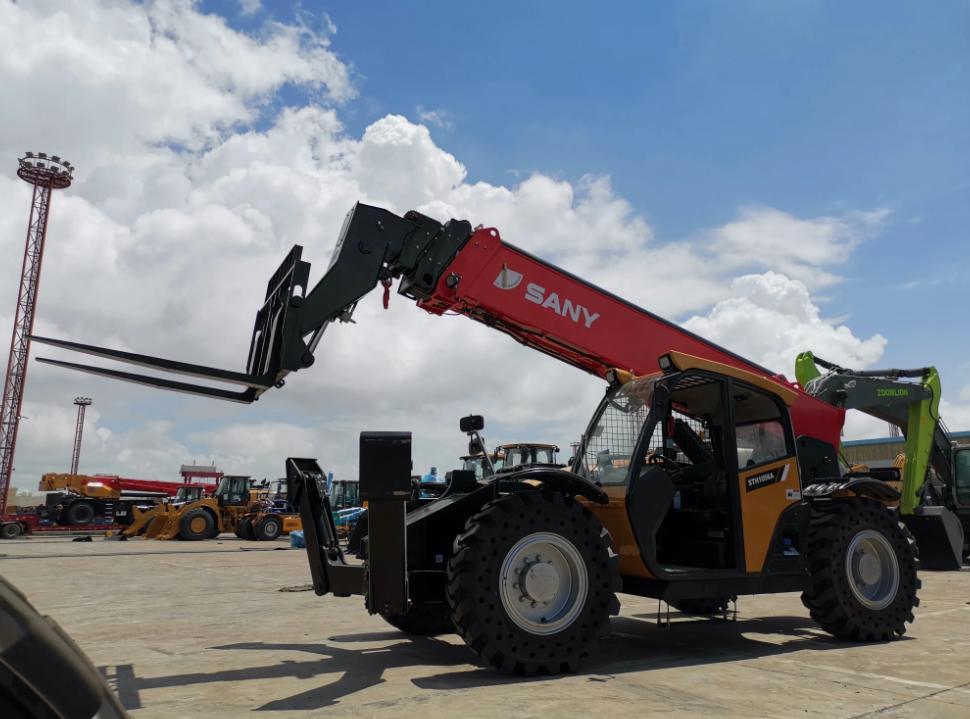 SANY telehandler capable of loading telehandler attachments