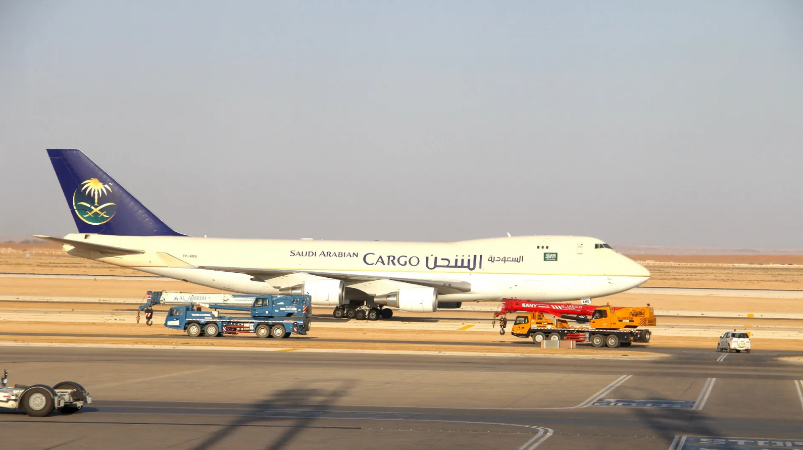 Mobile crane is in operation