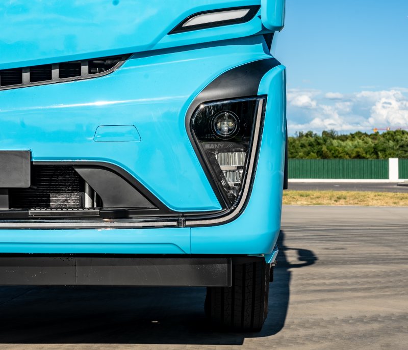 Electric Semi-trailer Tractor