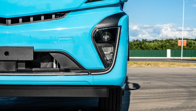 Electric Semi-trailer Tractor