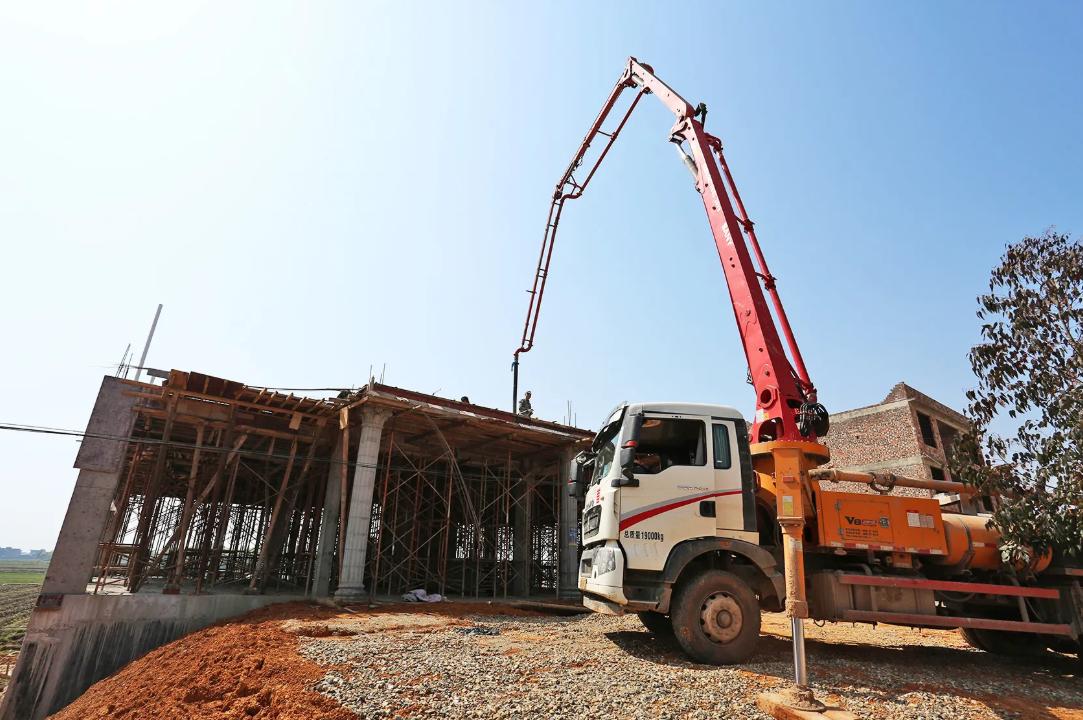 SANY truck-mounted concrete pump under construction