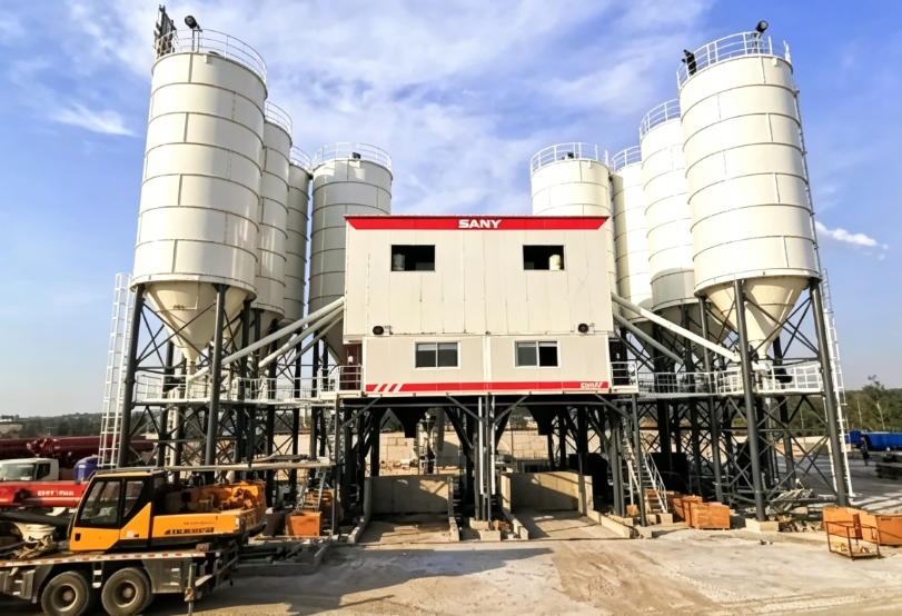 SANY compacted inclined belt batching plant at work