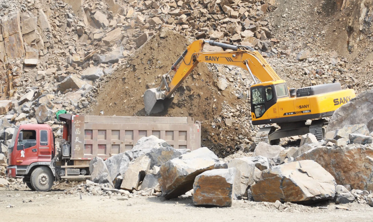 SANY mining excavator preparing raw materials