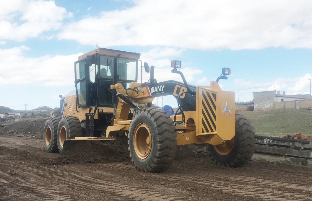 Motoniveladora SANY serie STG en construcción